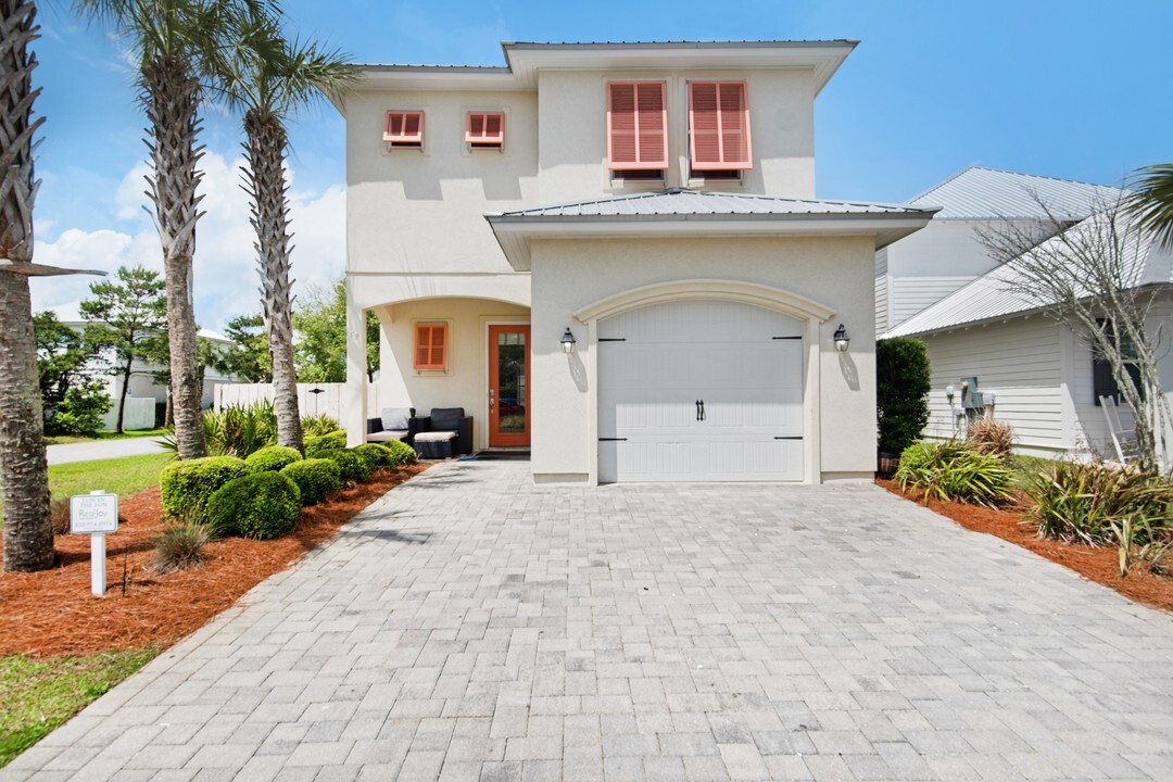 The Florida Panhandle's Ultimate Vacation Planning site